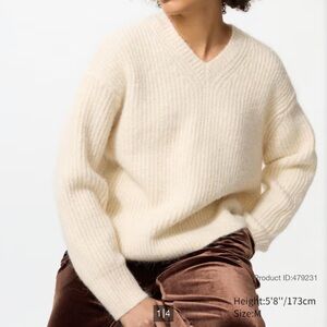 Uniqlo Women’s Fluffy V-Neck Sweater